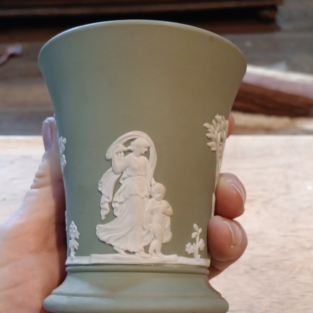 2 ea Wedgwood Green Jasperware Cups - Picture 4 of 6